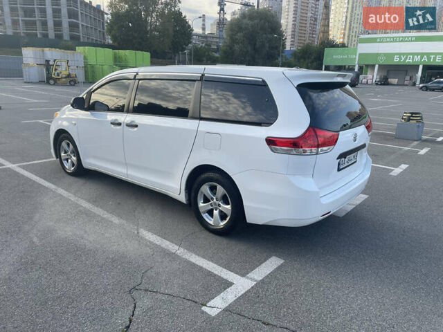 Белый Тойота Сиенна, объемом двигателя 3.5 л и пробегом 225 тыс. км за 13900 $, фото 4 на Automoto.ua
