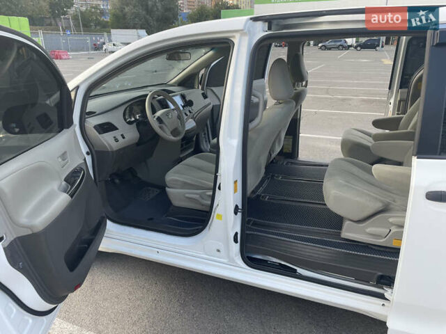 Белый Тойота Сиенна, объемом двигателя 3.5 л и пробегом 225 тыс. км за 13900 $, фото 10 на Automoto.ua