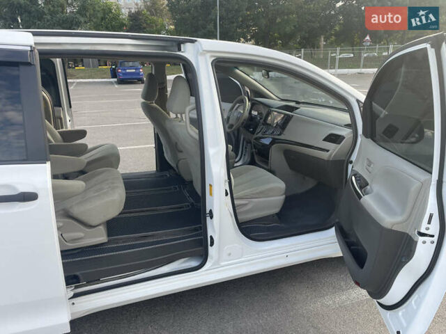 Белый Тойота Сиенна, объемом двигателя 3.5 л и пробегом 225 тыс. км за 13900 $, фото 8 на Automoto.ua