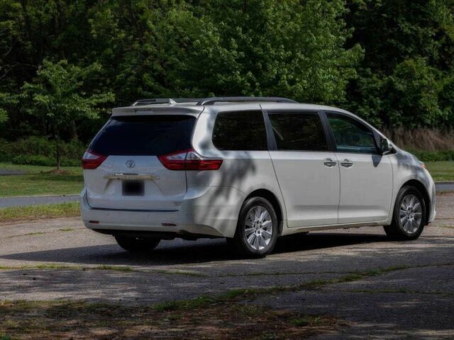 Белый Тойота Сиенна, объемом двигателя 3.5 л и пробегом 66 тыс. км за 13100 $, фото 2 на Automoto.ua