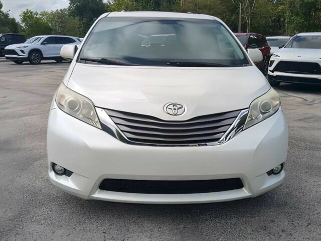 Белый Тойота Сиенна, объемом двигателя 3.5 л и пробегом 78 тыс. км за 13600 $, фото 1 на Automoto.ua