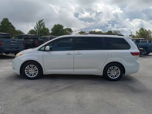 Белый Тойота Сиенна, объемом двигателя 3.5 л и пробегом 78 тыс. км за 13600 $, фото 2 на Automoto.ua