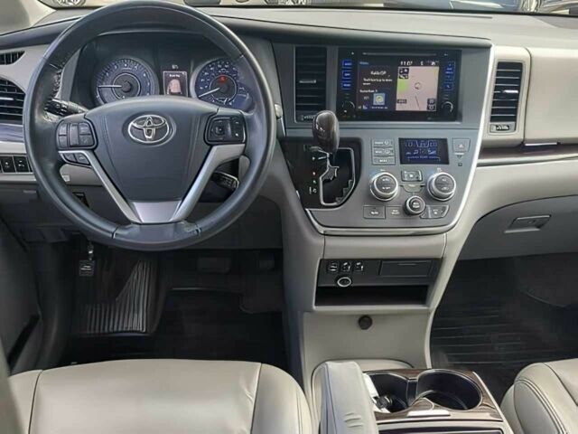 Белый Тойота Сиенна, объемом двигателя 3.5 л и пробегом 78 тыс. км за 13600 $, фото 7 на Automoto.ua