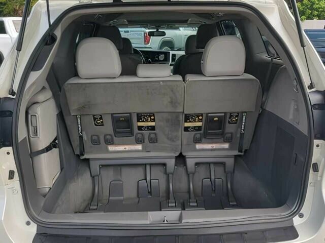 Белый Тойота Сиенна, объемом двигателя 3.5 л и пробегом 78 тыс. км за 13600 $, фото 12 на Automoto.ua