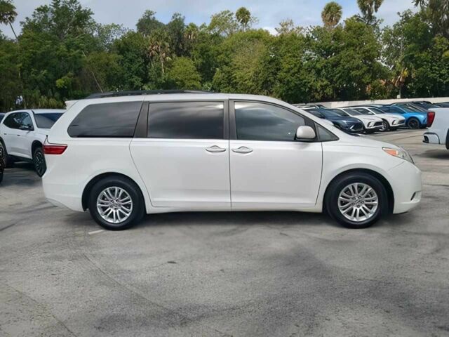 Белый Тойота Сиенна, объемом двигателя 3.5 л и пробегом 78 тыс. км за 13600 $, фото 6 на Automoto.ua