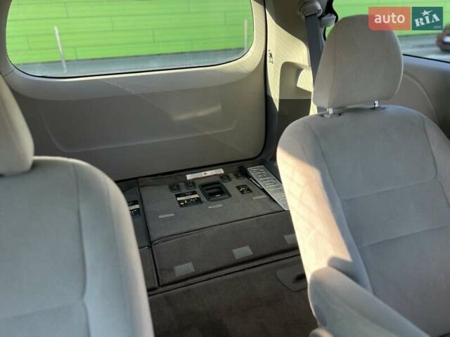 Белый Тойота Сиенна, объемом двигателя 3.46 л и пробегом 169 тыс. км за 17999 $, фото 22 на Automoto.ua