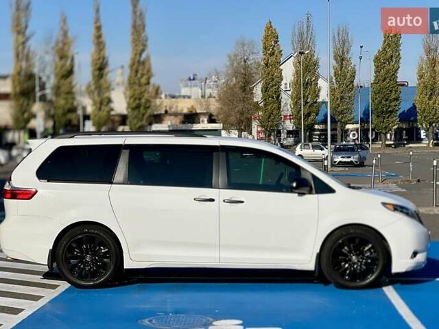 Белый Тойота Сиенна, объемом двигателя 3.46 л и пробегом 169 тыс. км за 17999 $, фото 4 на Automoto.ua