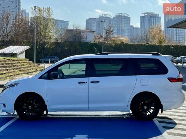 Белый Тойота Сиенна, объемом двигателя 3.46 л и пробегом 169 тыс. км за 17999 $, фото 5 на Automoto.ua