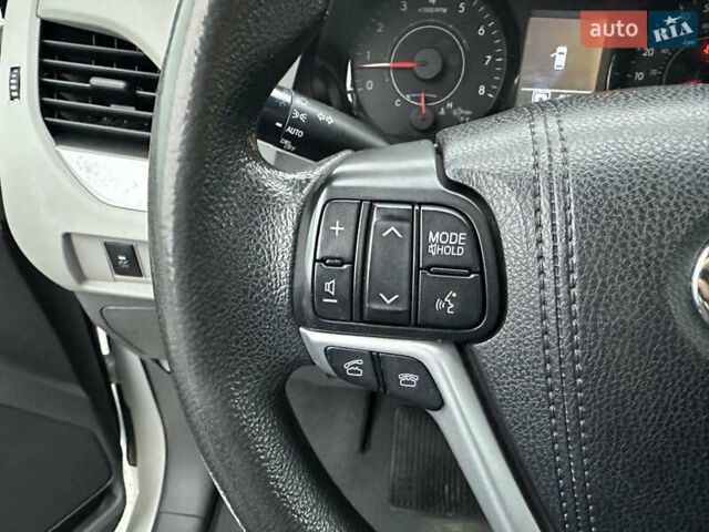 Білий Тойота Сієнна, об'ємом двигуна 3.46 л та пробігом 221 тис. км за 15500 $, фото 10 на Automoto.ua