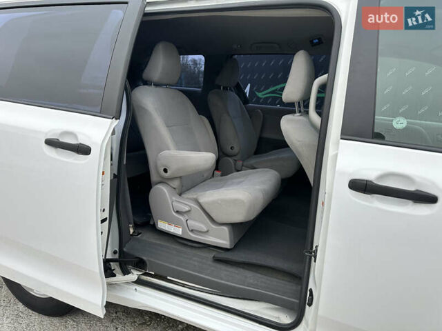 Білий Тойота Сієнна, об'ємом двигуна 3.46 л та пробігом 221 тис. км за 15500 $, фото 22 на Automoto.ua