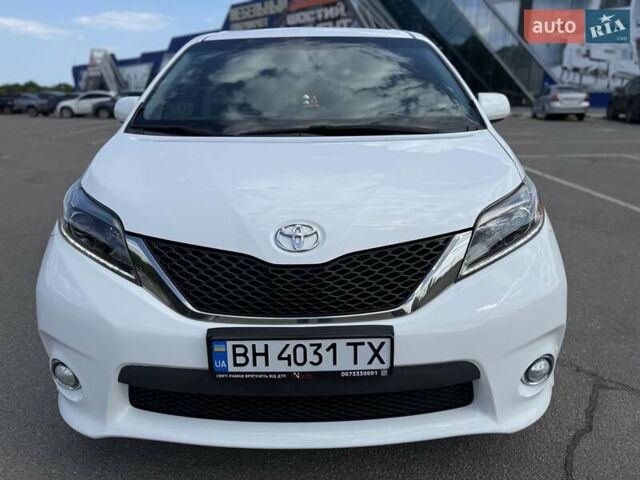 Белый Тойота Сиенна, объемом двигателя 3.5 л и пробегом 140 тыс. км за 18699 $, фото 4 на Automoto.ua