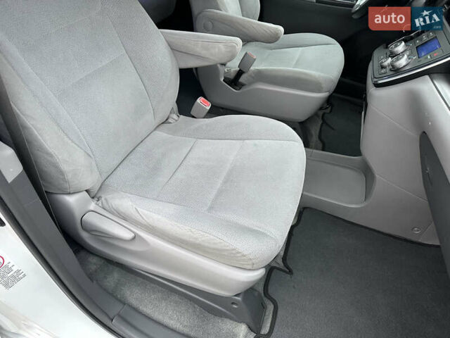 Білий Тойота Сієнна, об'ємом двигуна 3.46 л та пробігом 221 тис. км за 15500 $, фото 19 на Automoto.ua