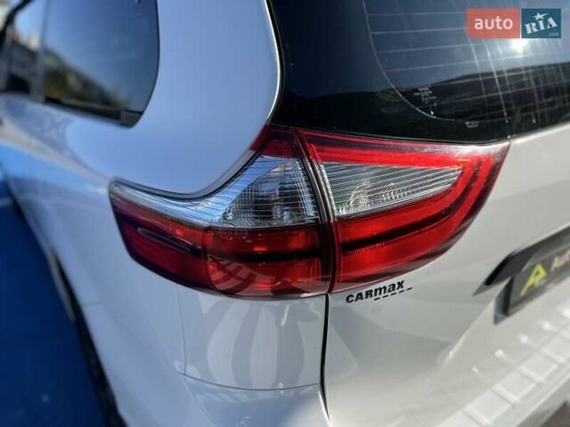 Белый Тойота Сиенна, объемом двигателя 3.46 л и пробегом 169 тыс. км за 17999 $, фото 14 на Automoto.ua