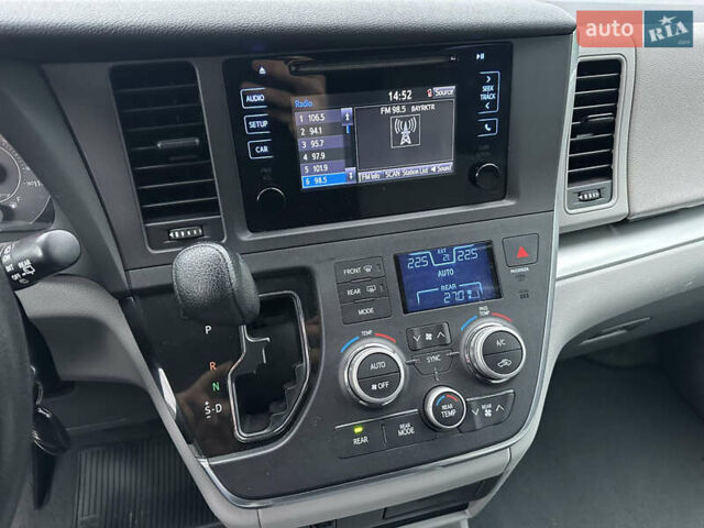 Білий Тойота Сієнна, об'ємом двигуна 3.46 л та пробігом 221 тис. км за 15500 $, фото 8 на Automoto.ua