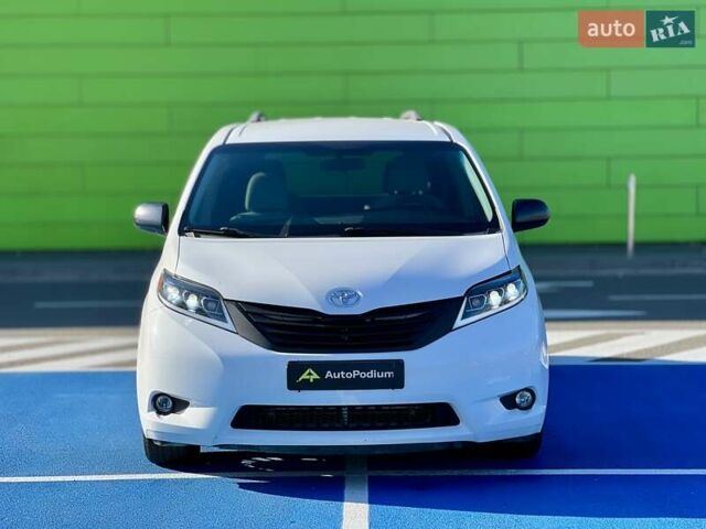 Белый Тойота Сиенна, объемом двигателя 3.46 л и пробегом 169 тыс. км за 17999 $, фото 2 на Automoto.ua