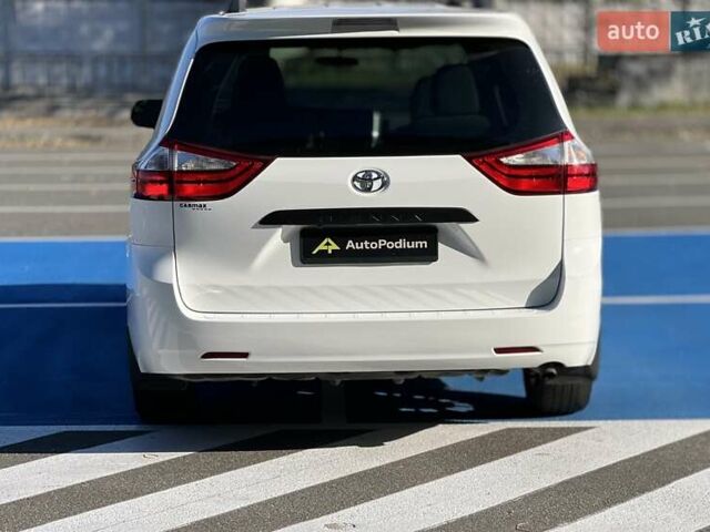 Белый Тойота Сиенна, объемом двигателя 3.46 л и пробегом 169 тыс. км за 17999 $, фото 7 на Automoto.ua