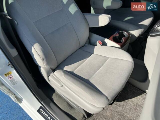 Белый Тойота Сиенна, объемом двигателя 3.46 л и пробегом 169 тыс. км за 17999 $, фото 26 на Automoto.ua