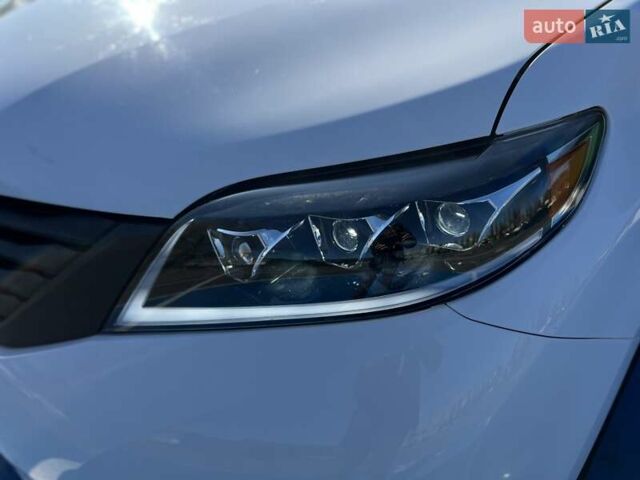 Белый Тойота Сиенна, объемом двигателя 3.46 л и пробегом 169 тыс. км за 17999 $, фото 12 на Automoto.ua