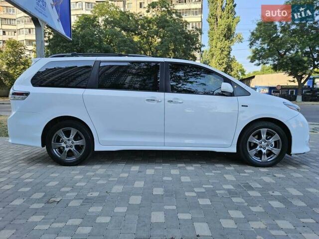 Белый Тойота Сиенна, объемом двигателя 3.5 л и пробегом 140 тыс. км за 18999 $, фото 10 на Automoto.ua