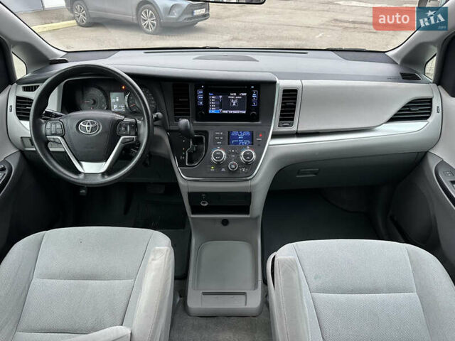 Білий Тойота Сієнна, об'ємом двигуна 3.46 л та пробігом 221 тис. км за 15500 $, фото 14 на Automoto.ua