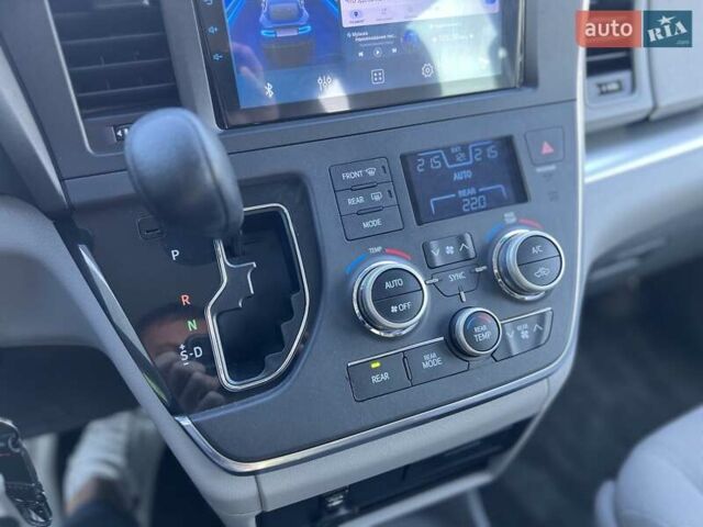 Белый Тойота Сиенна, объемом двигателя 3.46 л и пробегом 169 тыс. км за 17999 $, фото 29 на Automoto.ua