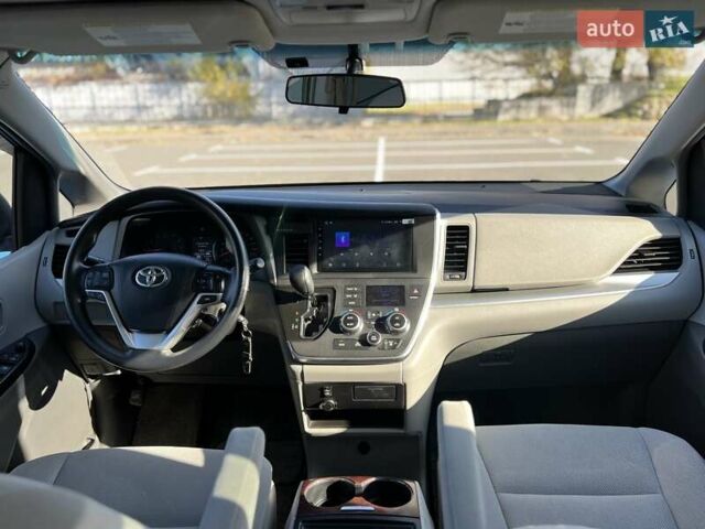 Белый Тойота Сиенна, объемом двигателя 3.46 л и пробегом 169 тыс. км за 17999 $, фото 19 на Automoto.ua