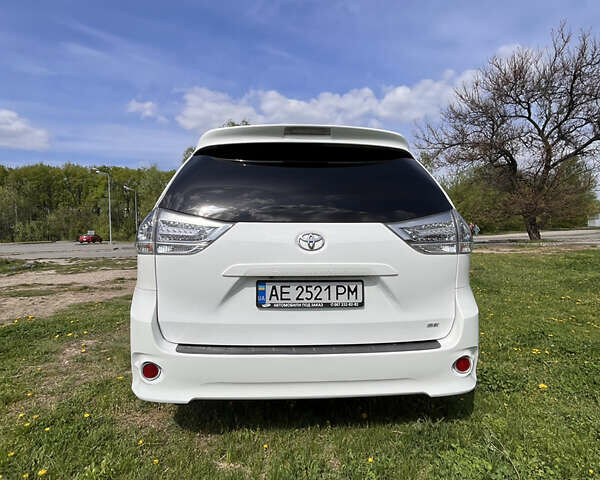 Білий Тойота Сієнна, об'ємом двигуна 3.5 л та пробігом 16 тис. км за 21200 $, фото 13 на Automoto.ua