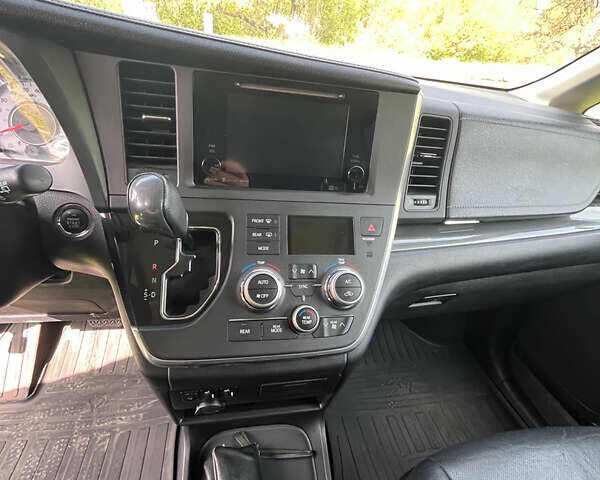 Білий Тойота Сієнна, об'ємом двигуна 3.5 л та пробігом 16 тис. км за 21200 $, фото 25 на Automoto.ua