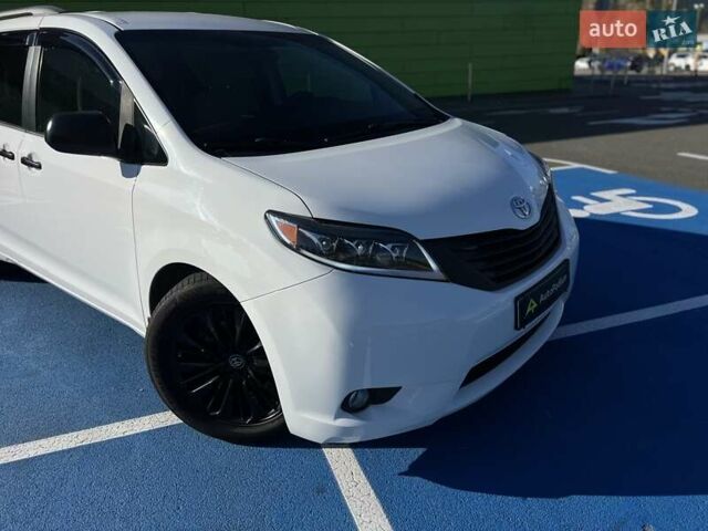 Белый Тойота Сиенна, объемом двигателя 3.46 л и пробегом 169 тыс. км за 17999 $, фото 9 на Automoto.ua