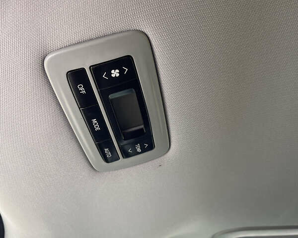 Білий Тойота Сієнна, об'ємом двигуна 3.5 л та пробігом 16 тис. км за 21200 $, фото 41 на Automoto.ua