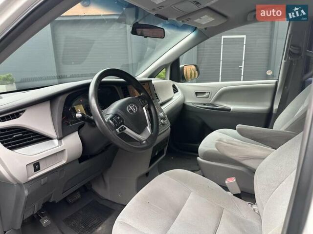 Белый Тойота Сиенна, объемом двигателя 3.5 л и пробегом 219 тыс. км за 15700 $, фото 7 на Automoto.ua