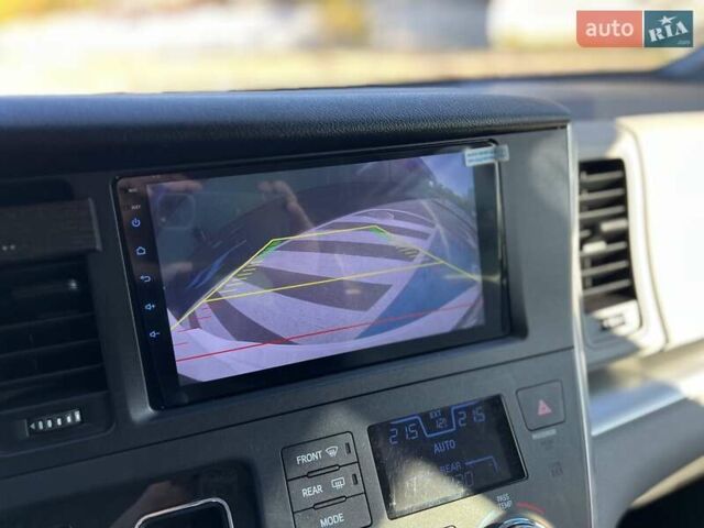 Белый Тойота Сиенна, объемом двигателя 3.46 л и пробегом 169 тыс. км за 17999 $, фото 27 на Automoto.ua