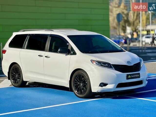 Белый Тойота Сиенна, объемом двигателя 3.46 л и пробегом 169 тыс. км за 17999 $, фото 1 на Automoto.ua