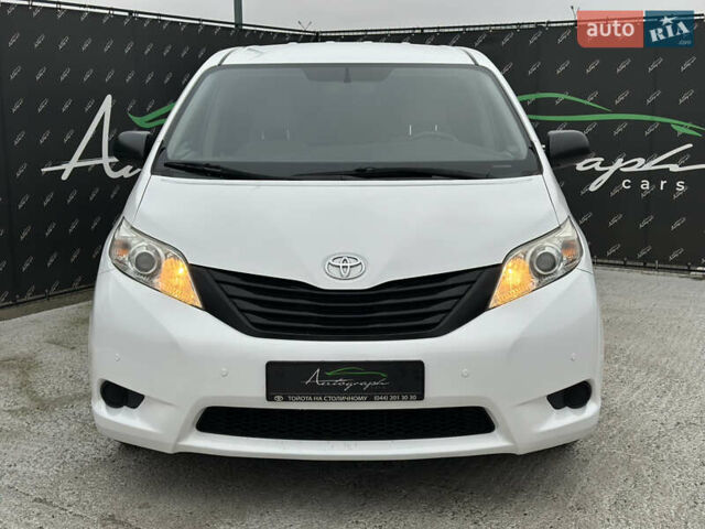 Білий Тойота Сієнна, об'ємом двигуна 3.46 л та пробігом 221 тис. км за 15500 $, фото 2 на Automoto.ua