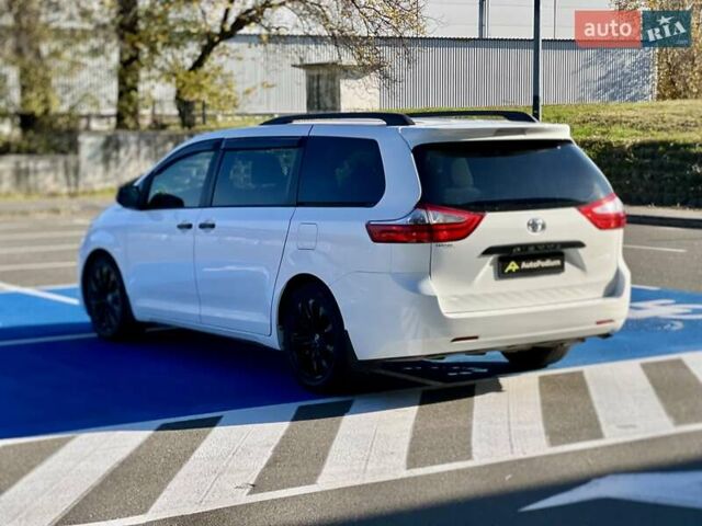 Белый Тойота Сиенна, объемом двигателя 3.46 л и пробегом 169 тыс. км за 17999 $, фото 6 на Automoto.ua