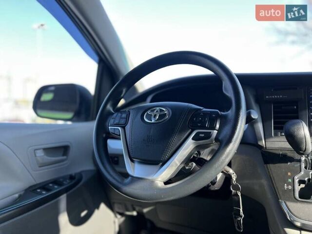 Белый Тойота Сиенна, объемом двигателя 3.46 л и пробегом 169 тыс. км за 17999 $, фото 20 на Automoto.ua