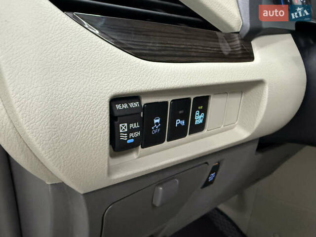 Белый Тойота Сиенна, объемом двигателя 3.46 л и пробегом 123 тыс. км за 26300 $, фото 25 на Automoto.ua