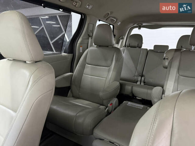 Белый Тойота Сиенна, объемом двигателя 3.46 л и пробегом 123 тыс. км за 26300 $, фото 16 на Automoto.ua