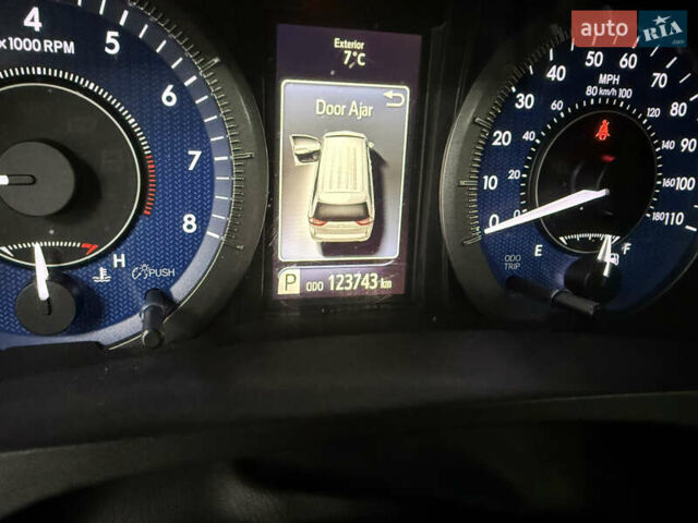 Белый Тойота Сиенна, объемом двигателя 3.46 л и пробегом 123 тыс. км за 26300 $, фото 20 на Automoto.ua