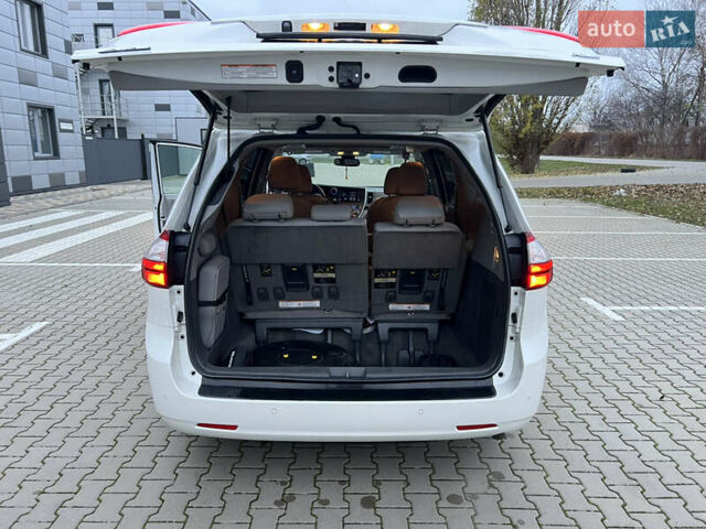 Белый Тойота Сиенна, объемом двигателя 3.5 л и пробегом 120 тыс. км за 25000 $, фото 18 на Automoto.ua