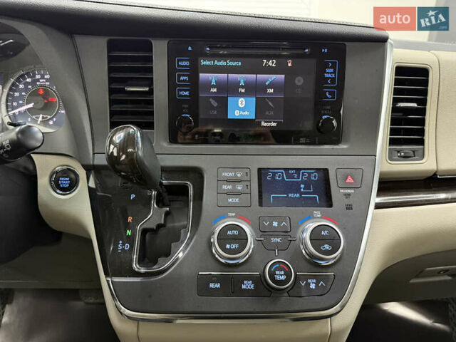 Белый Тойота Сиенна, объемом двигателя 3.46 л и пробегом 123 тыс. км за 26300 $, фото 26 на Automoto.ua