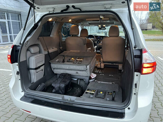 Белый Тойота Сиенна, объемом двигателя 3.5 л и пробегом 120 тыс. км за 25000 $, фото 20 на Automoto.ua