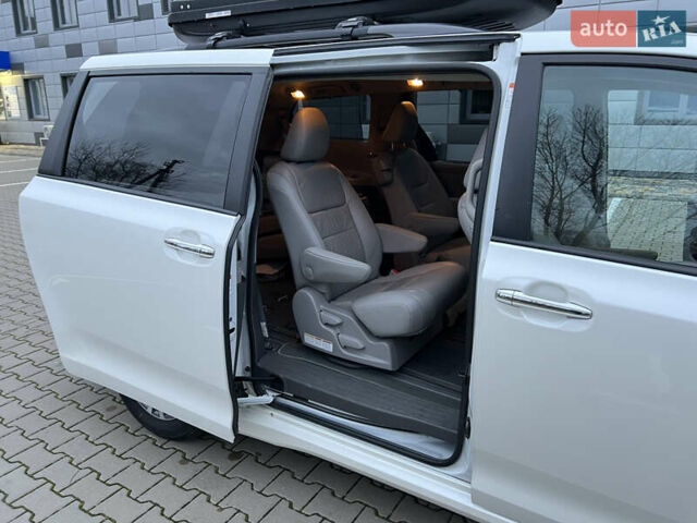 Белый Тойота Сиенна, объемом двигателя 3.5 л и пробегом 120 тыс. км за 25000 $, фото 21 на Automoto.ua