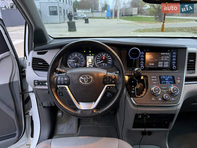 Белый Тойота Сиенна, объемом двигателя 3.5 л и пробегом 120 тыс. км за 25000 $, фото 12 на Automoto.ua