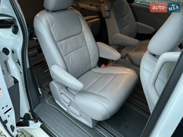 Белый Тойота Сиенна, объемом двигателя 3.5 л и пробегом 120 тыс. км за 25000 $, фото 22 на Automoto.ua