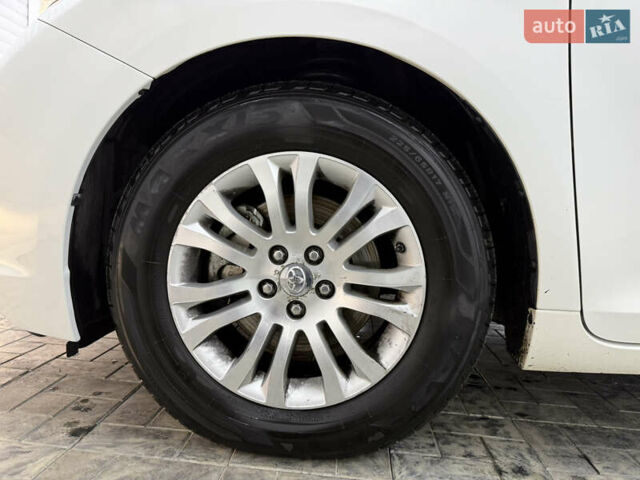 Белый Тойота Сиенна, объемом двигателя 3.46 л и пробегом 123 тыс. км за 26300 $, фото 32 на Automoto.ua