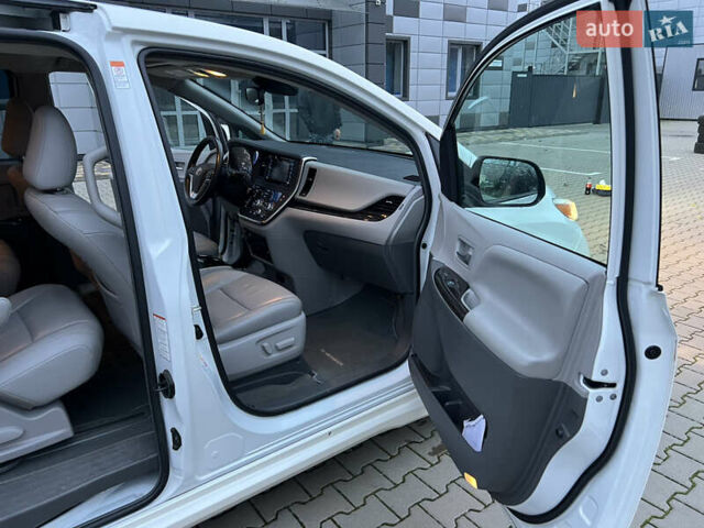Белый Тойота Сиенна, объемом двигателя 3.5 л и пробегом 120 тыс. км за 25000 $, фото 24 на Automoto.ua