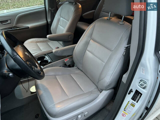 Белый Тойота Сиенна, объемом двигателя 3.5 л и пробегом 120 тыс. км за 25000 $, фото 11 на Automoto.ua
