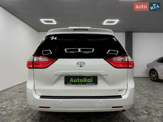 Белый Тойота Сиенна, объемом двигателя 3.46 л и пробегом 123 тыс. км за 26300 $, фото 5 на Automoto.ua