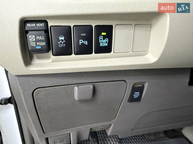 Белый Тойота Сиенна, объемом двигателя 3.46 л и пробегом 123 тыс. км за 26300 $, фото 29 на Automoto.ua